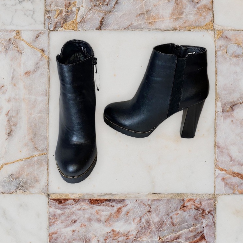 NWOT Beautiful Black Taxi heel booties 37